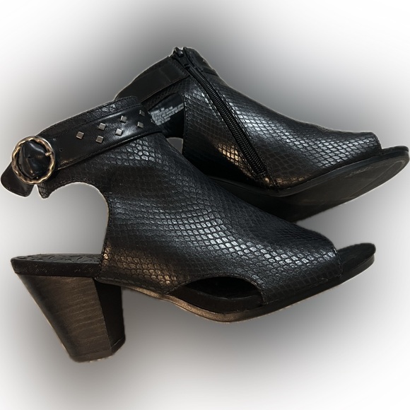 BARETRAPS Reining Peep Toe Sandal Faux Leather Black Shoe Studs Zipper Open Side - Picture 8 of 14